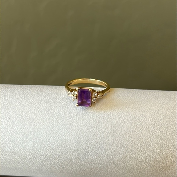 Amethyst and Diamond 14kt Gold Ring Size 6.5 - Picture 4 of 11